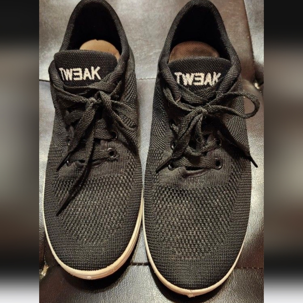Womens Sz 8 Tweak Black Running Shoes in Gently Used Condition